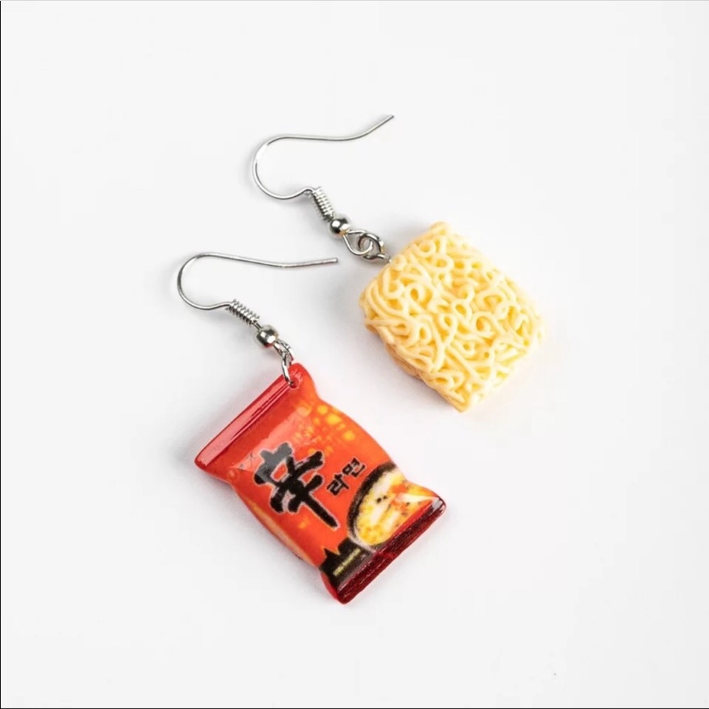 Ramen Noodle Earrings - Picture 2 of 3